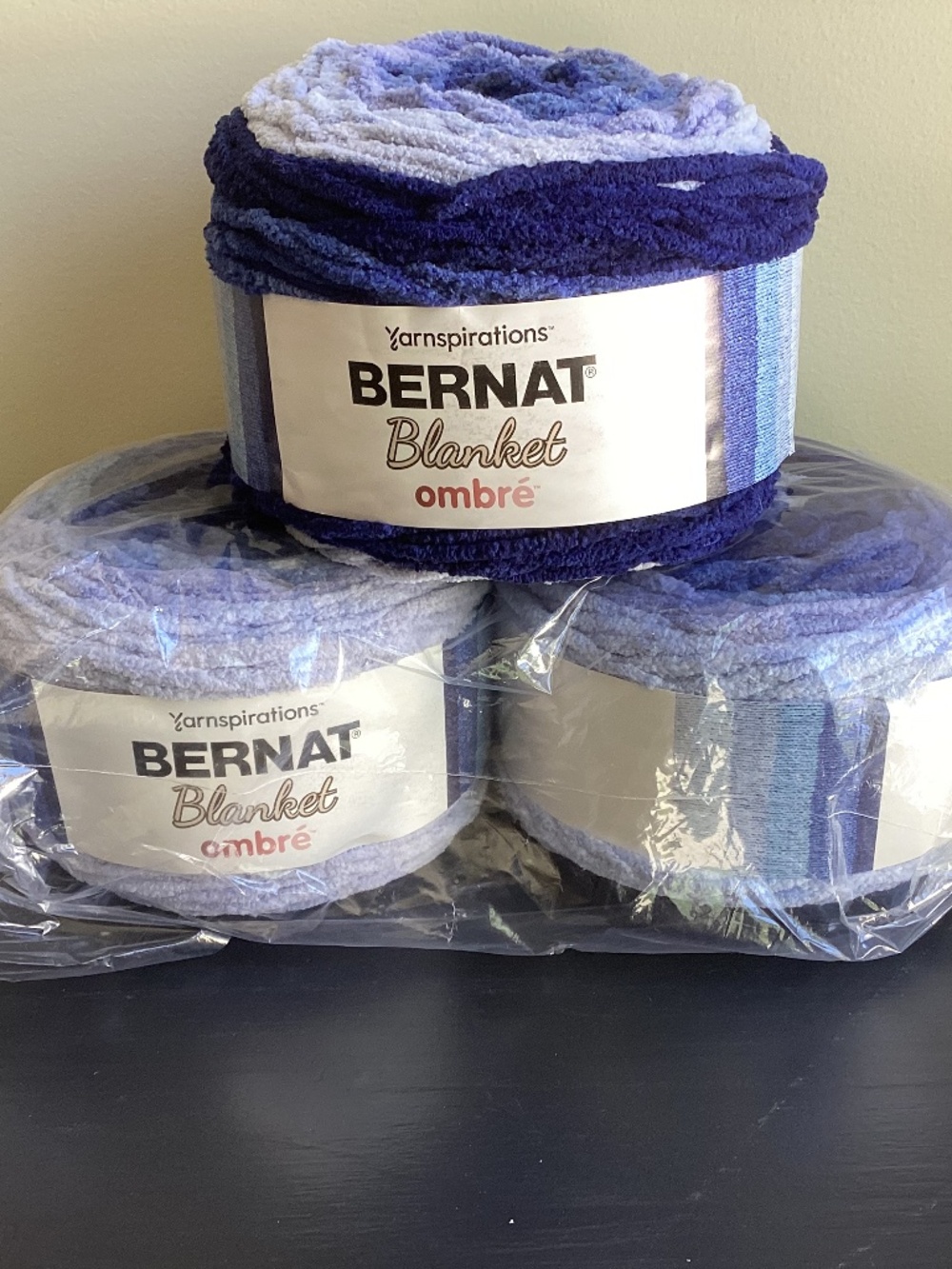 New Lot of 3 BERNAT BLANKET NAVY OMBRÉ YARN 220 yards/10.5 oz Bulky #6 Polyster